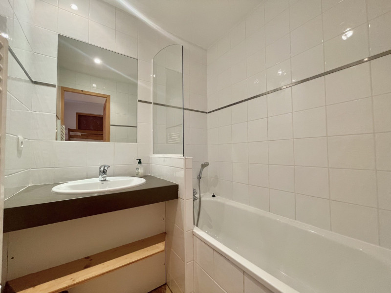 _lv_images__lot_0000970407_10_7597026