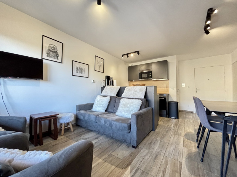 _lv_images__lot_0000970414_08_7757012