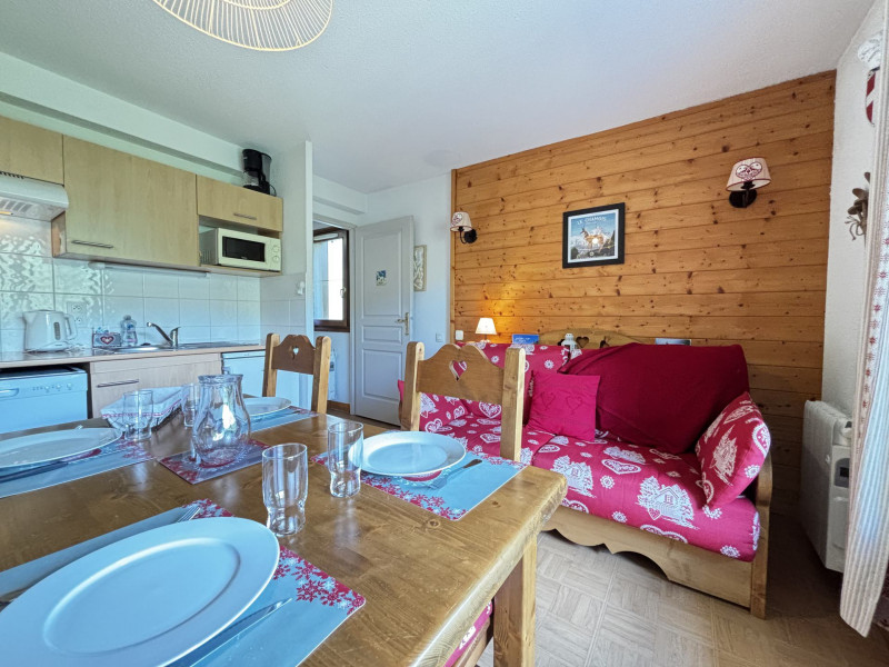 _lv_images__lot_0000970417_03_7606926