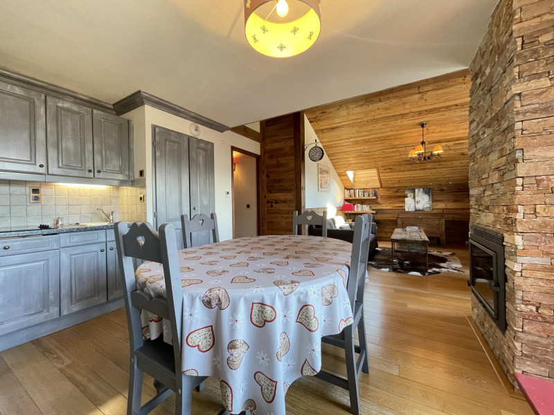 _lv_images__lot_0000970420_04_7572799