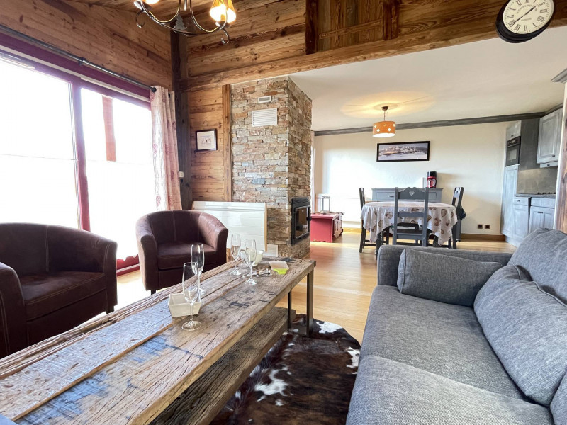 _lv_images__lot_0000970420_05_7174907