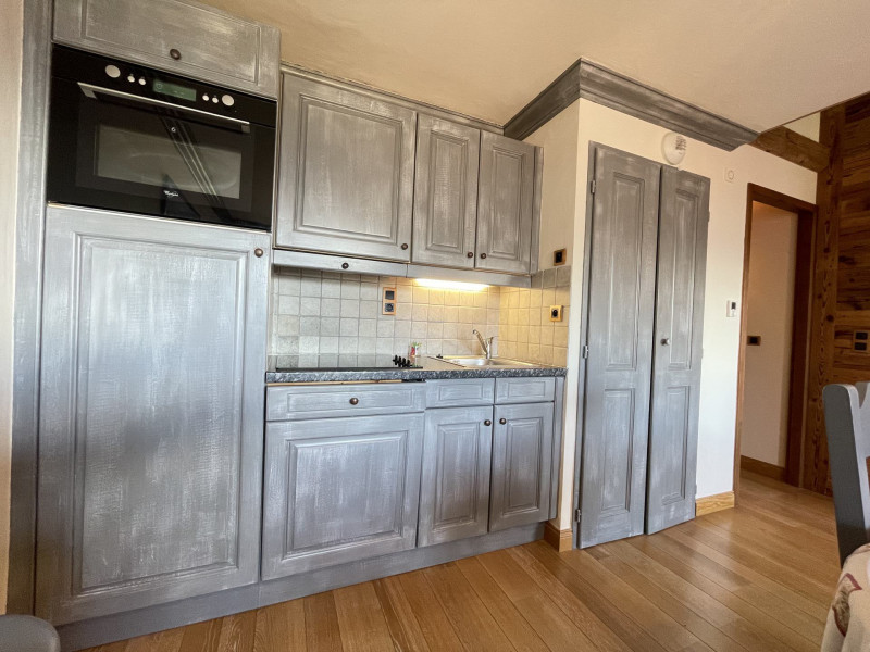 _lv_images__lot_0000970420_11_7572806