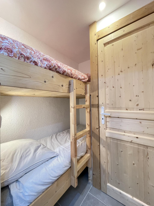 _lv_images__lot_0000970422_12_7524801