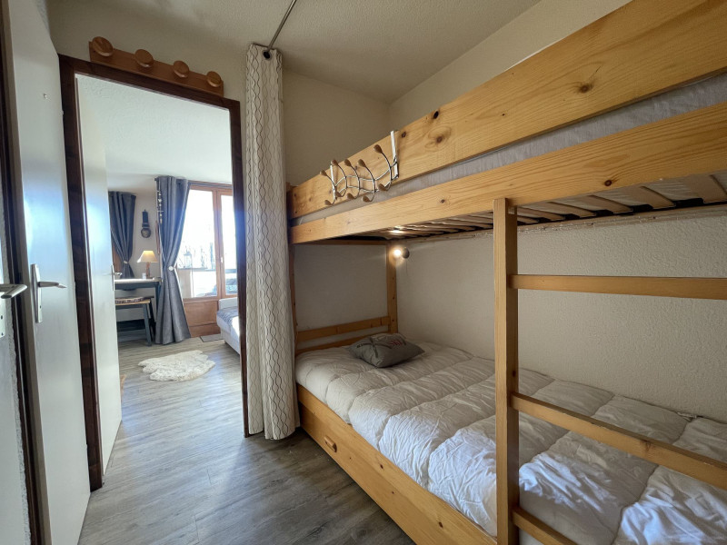 _lv_images__lot_0000970427_04_6741909