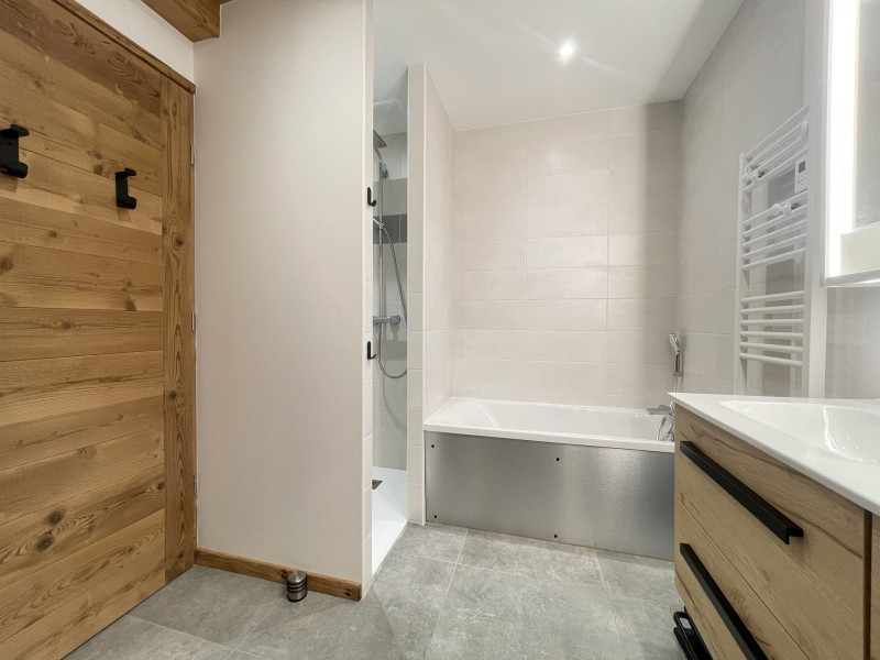 _lv_images__lot_0000970429_06_7437776