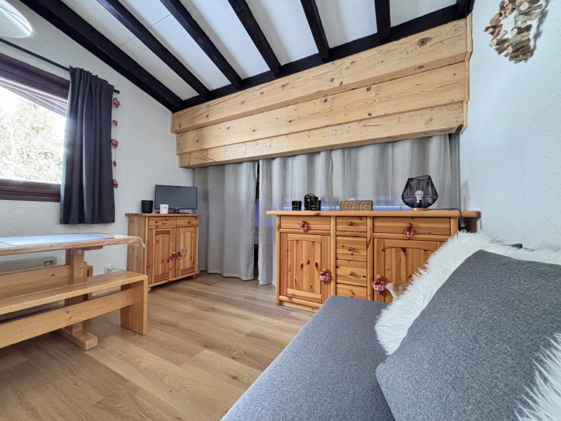 _lv_images__lot_0000970443_02_7523458