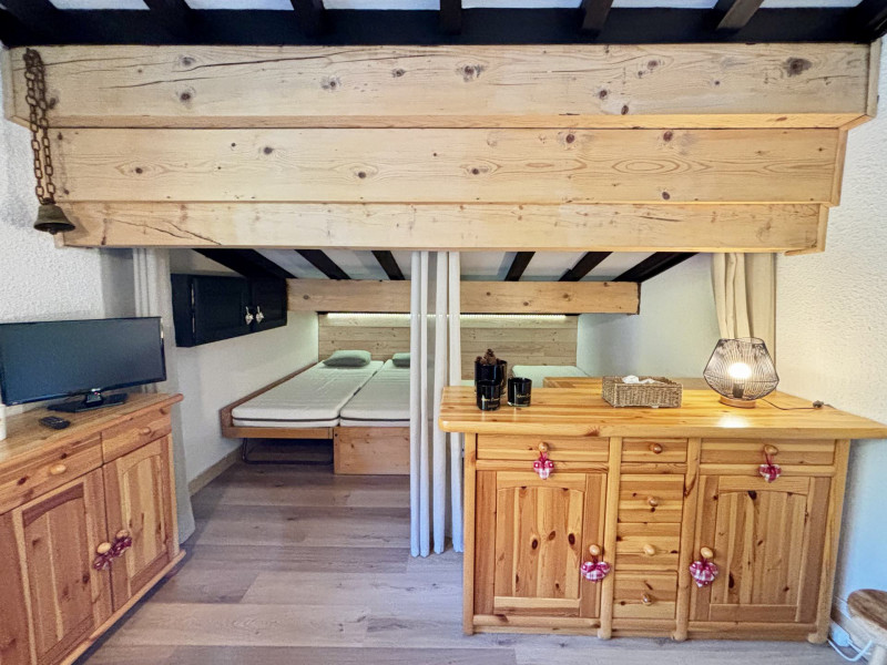 _lv_images__lot_0000970443_09_7203407