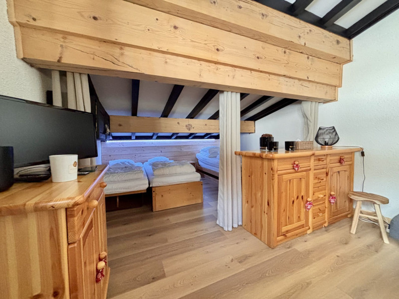 _lv_images__lot_0000970443_09_7523470