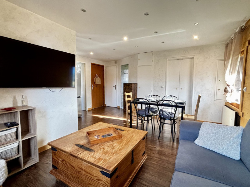 _lv_images__lot_0000970445_14_7548194