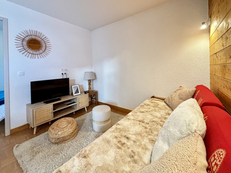 _lv_images__lot_0000970449_09_7468127