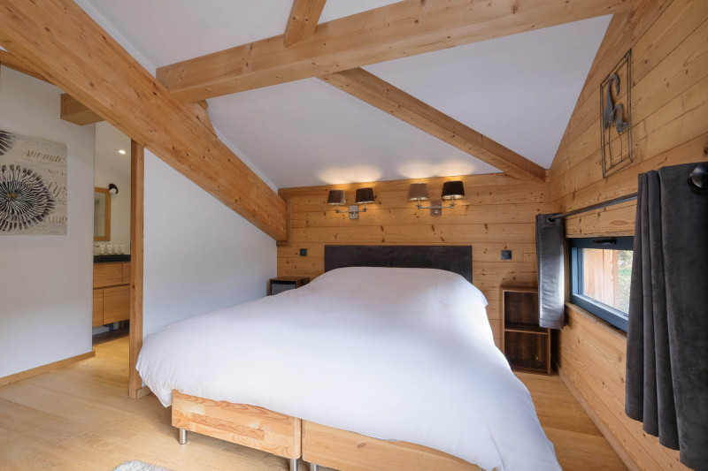 _lv_images__lot_0075553781_04_7654573